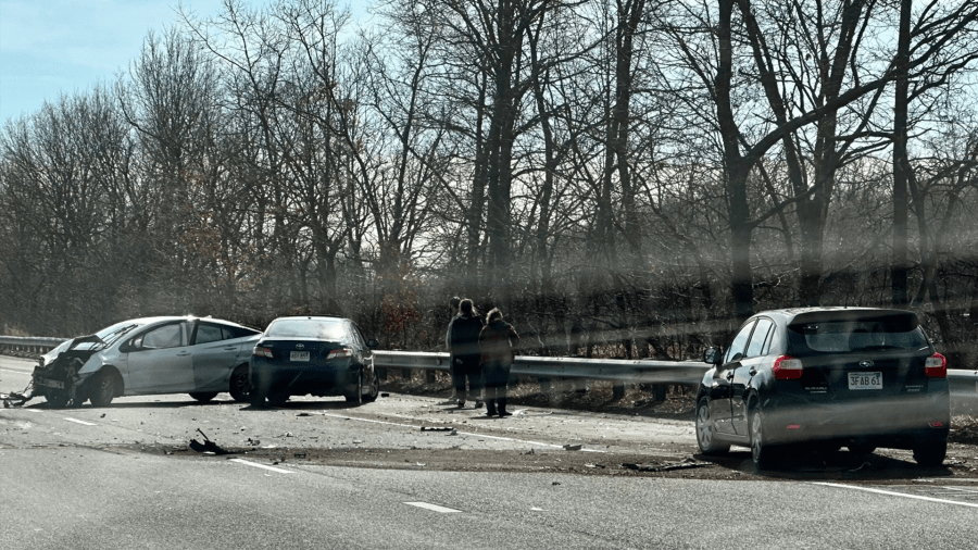 Multi-vehicle crash on I-91 southbound in Longmeadow