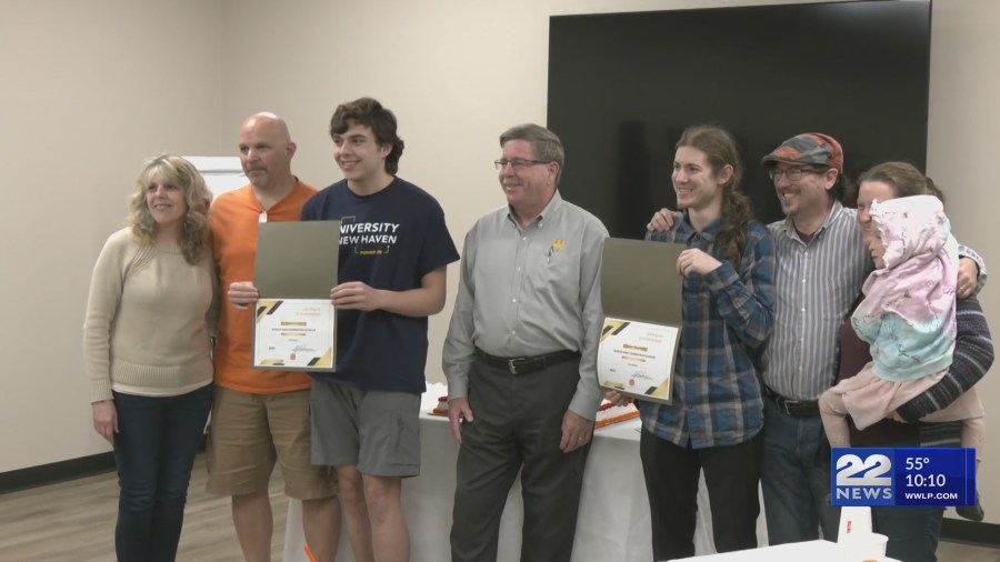 Burger King Foundation grants scholarships to two Springfield seniors
