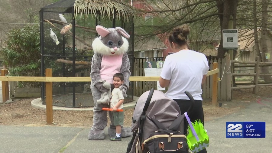 Forest Park Zoo hosts annual ‘Eggs-travaganza!'
