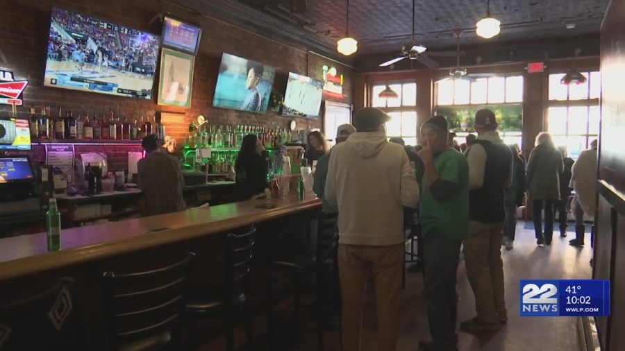 Staff at Irish pubs prepare for busy weekend ahead of Parade Day