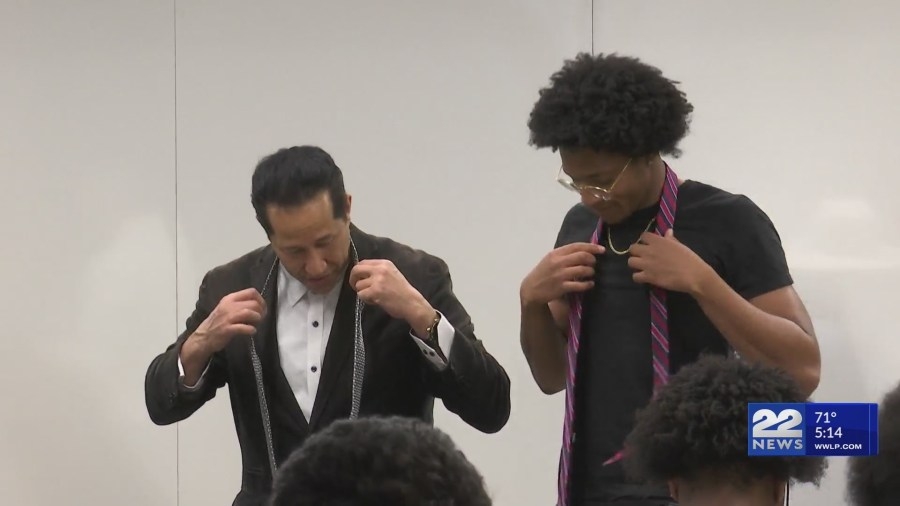 Rep. Orlando Ramos offers tie-tying lessons to Springfield students