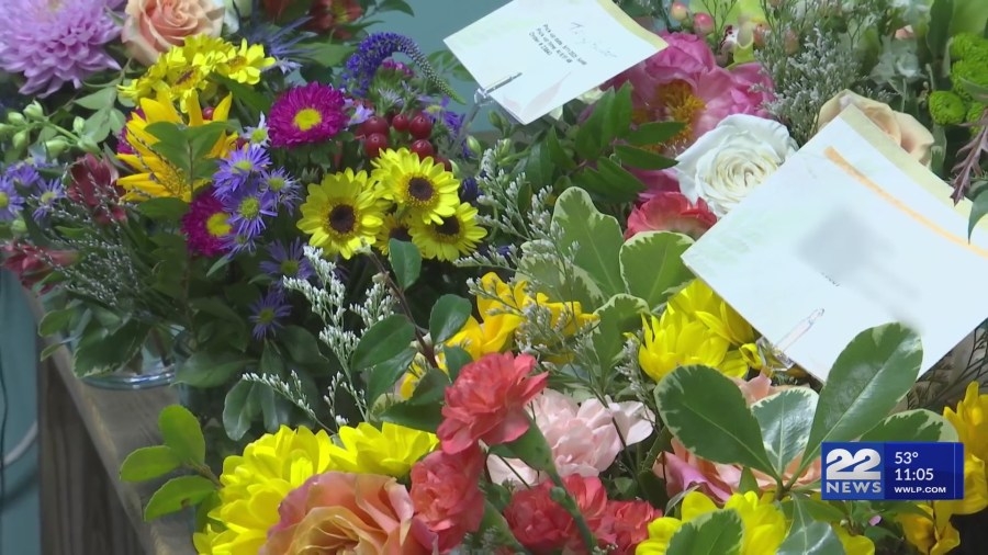 What to know about last-minute shopping for Mother's Day flowers