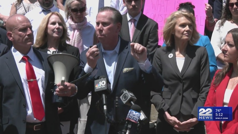 Private attorney bar advocates rally for higher wages in Massachusetts