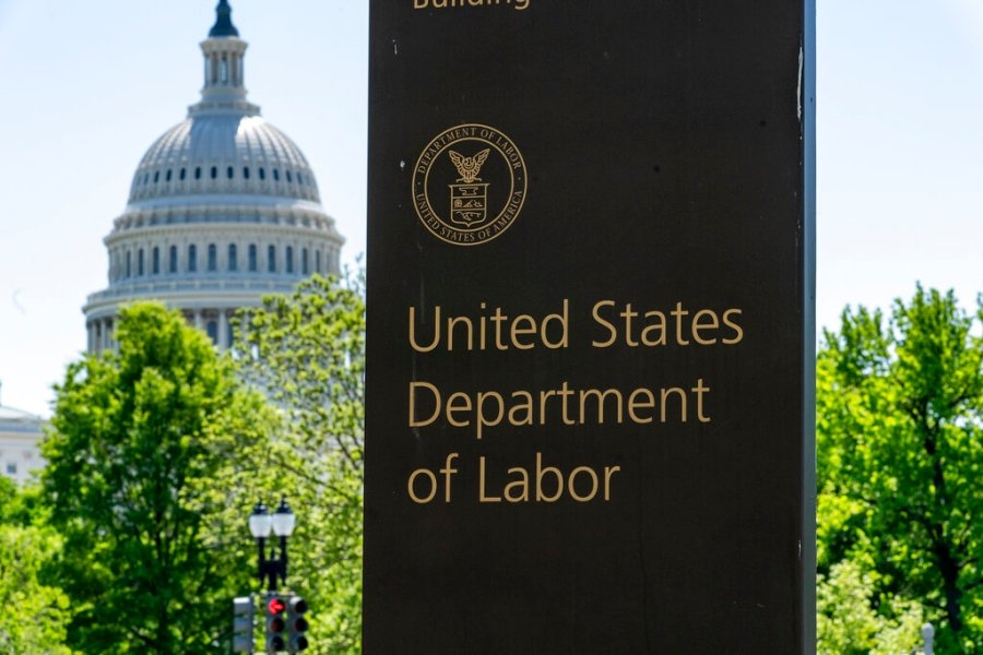 Federal unemployment claims jump in Mass.