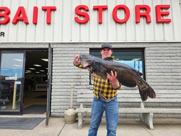 NNY angler catches giant channel catfish in Jefferson County