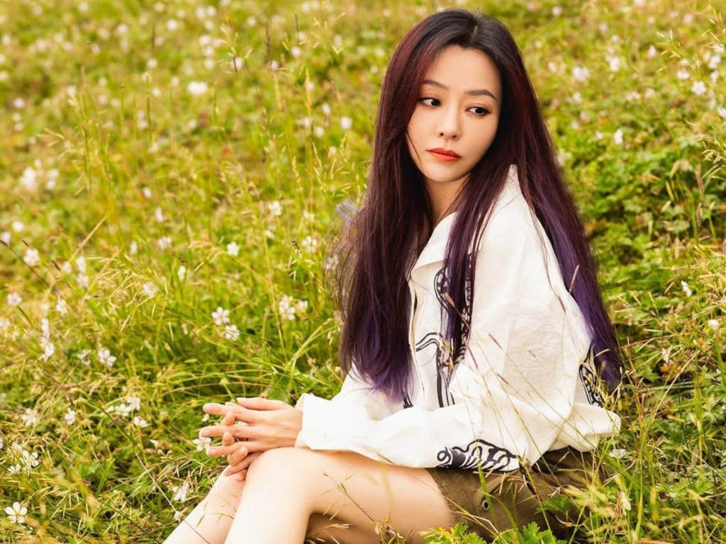 Jane Zhang addresses criticism on "ugly" concert poster