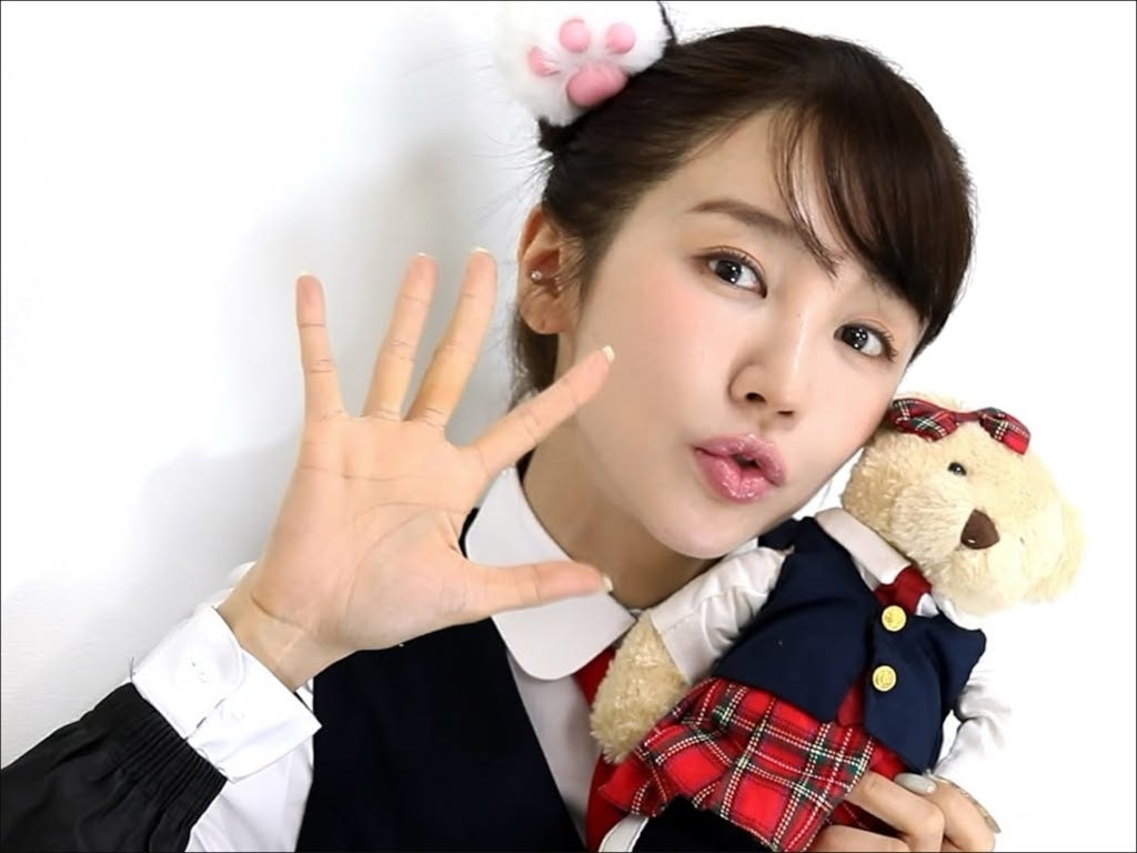 Yoon Eun-hye channels "Princess Hours" character at 40