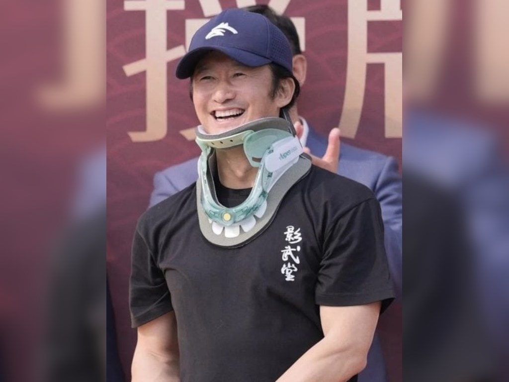Wu Jing surprises fans with neck brace at public appearance