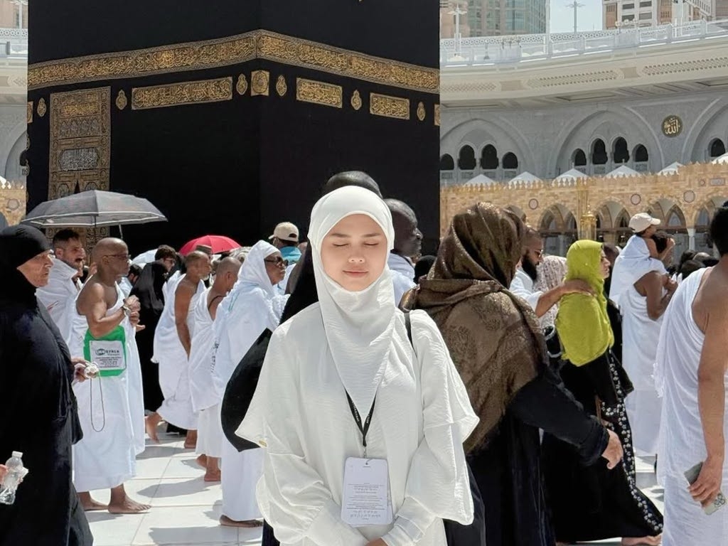 Bella Astillah cries happy tears on her latest visit to Mekah