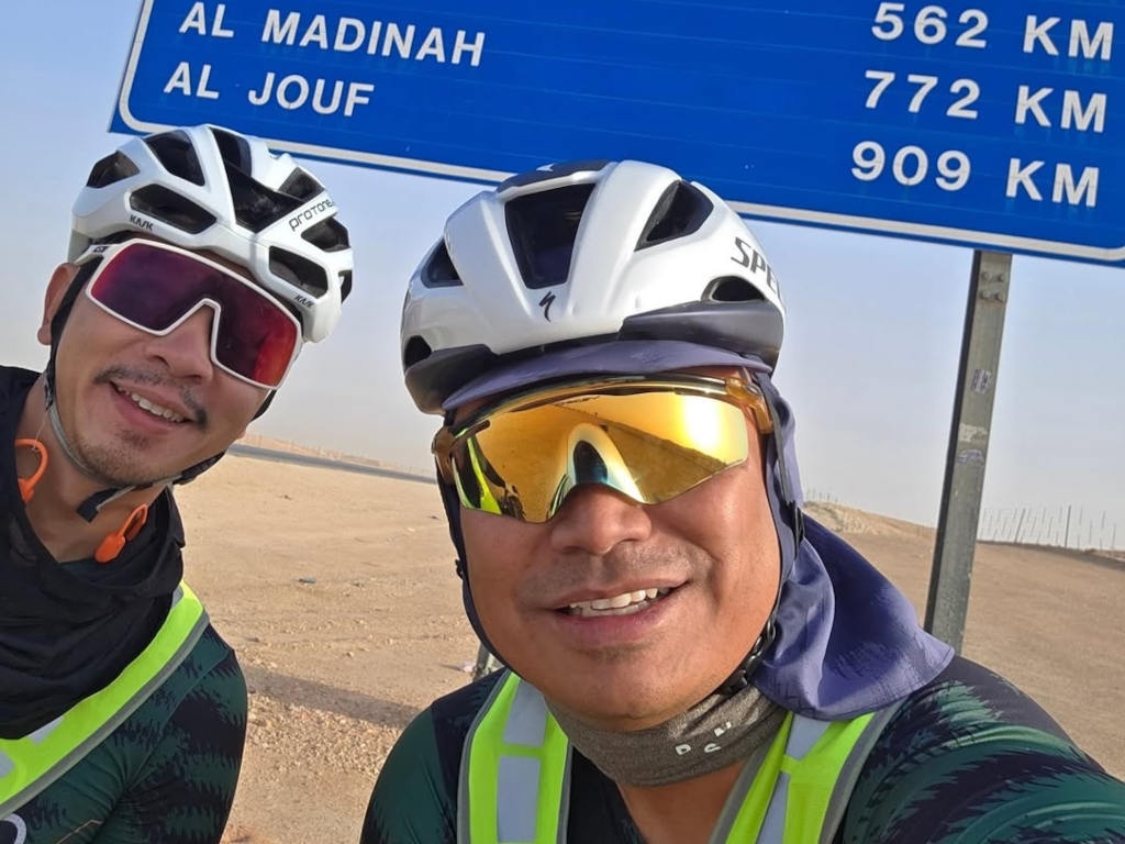 Amar Bahrin and Datuk Qobin are close to arriving in Madinah