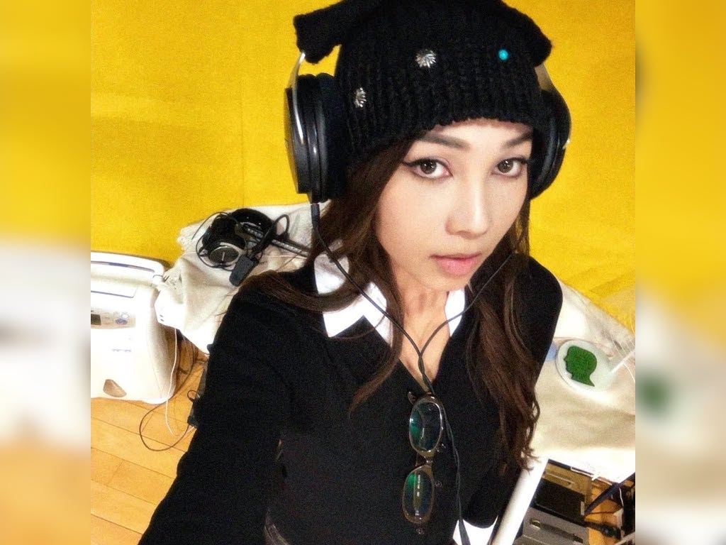 AGA denies leaving Universal Music to avoid Joyce Cheng