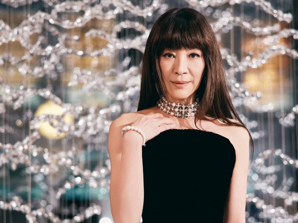 Michelle Yeoh returns to Chinese movies with "Miss R"