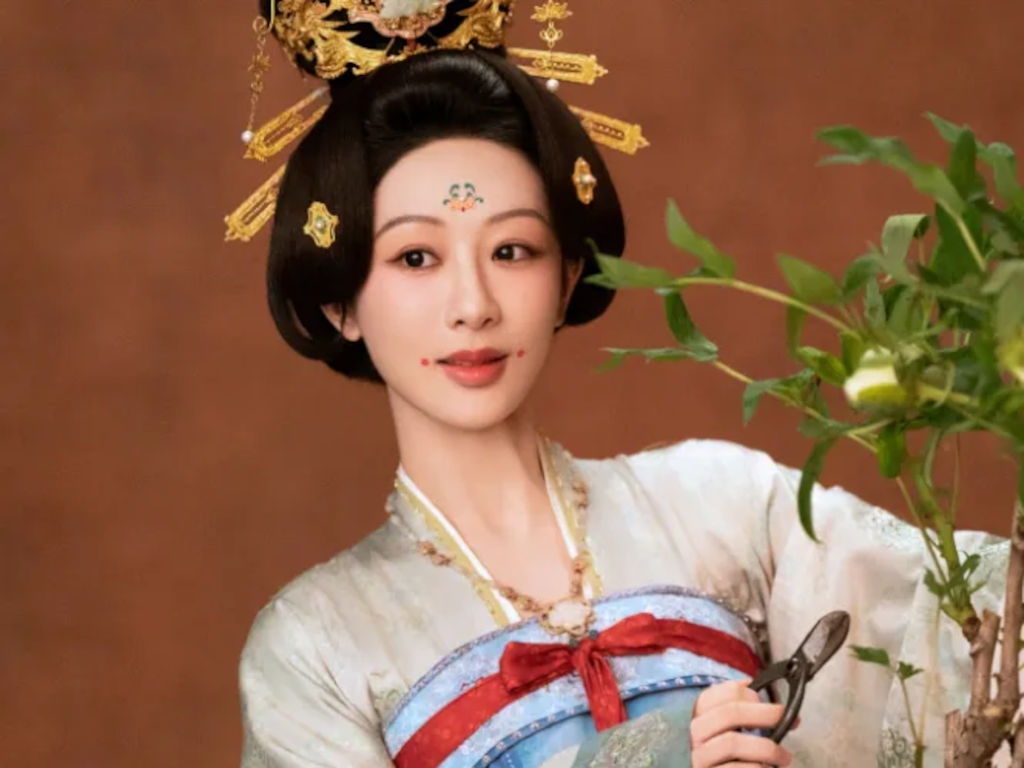 Yang Zi is nominated at Magnolia Awards again