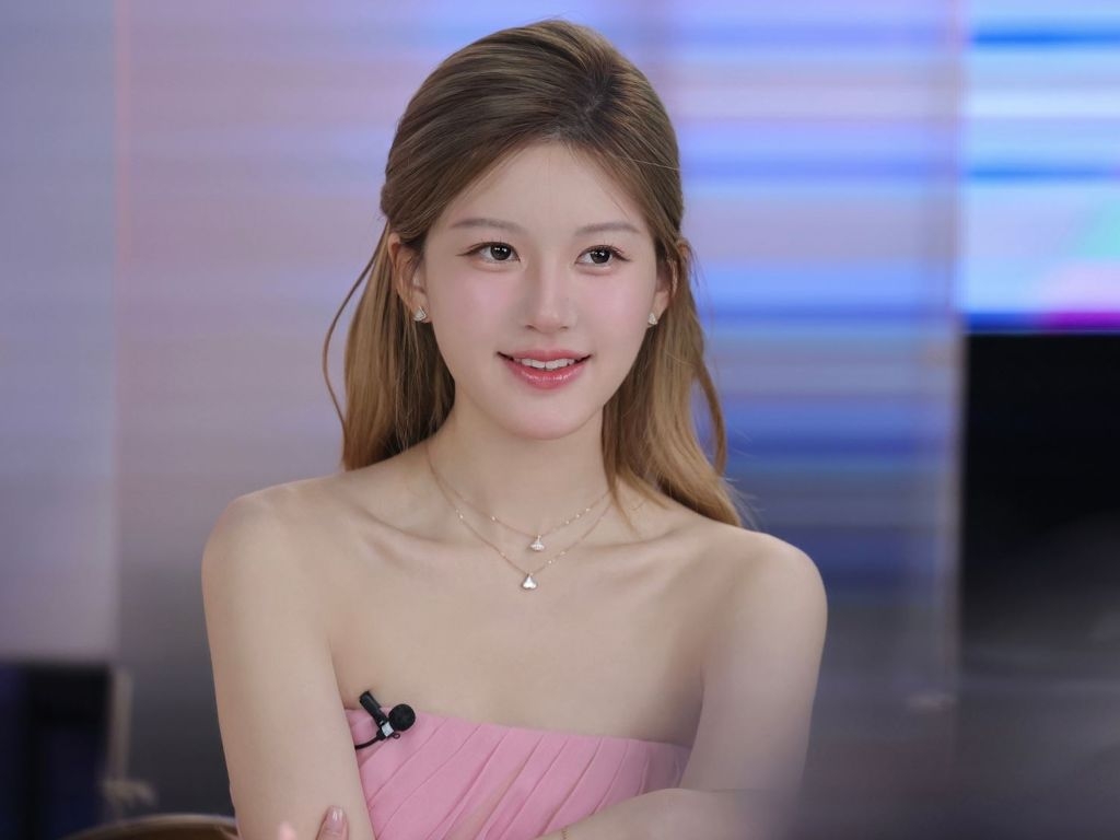 Zhao Lusi shines in comeback livestream after health struggles