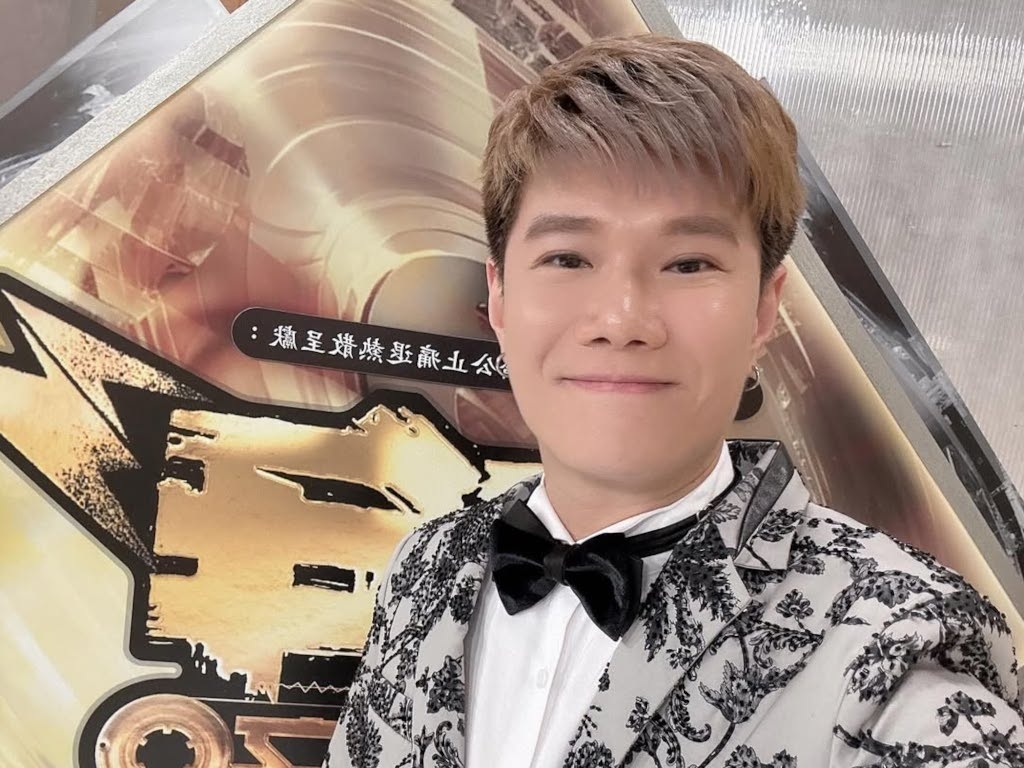 Vic Teo denies relationship rumour with male best friend