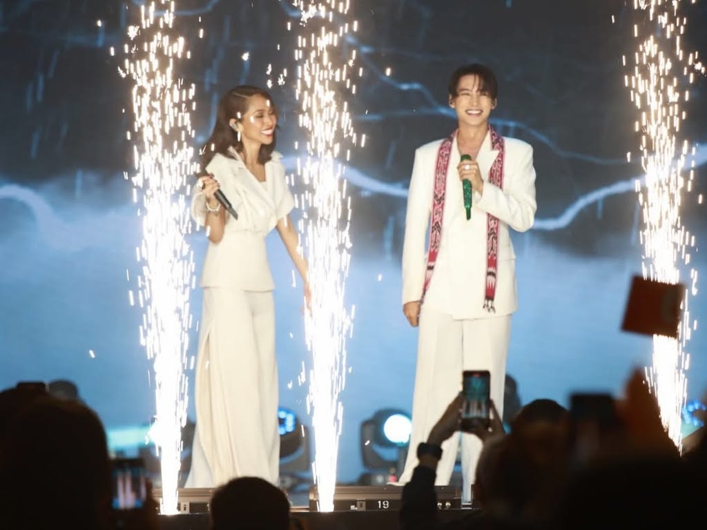 Dayang Nurfaizah: Hael Husaini was just wiping away lipstick stain!