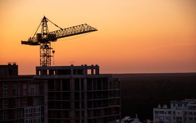 AECOM Stock Trades at a Discount: Should Investors Buy It Yet?