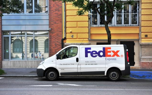 Here's Why Investors Should Give FedEx Stock a Miss Now