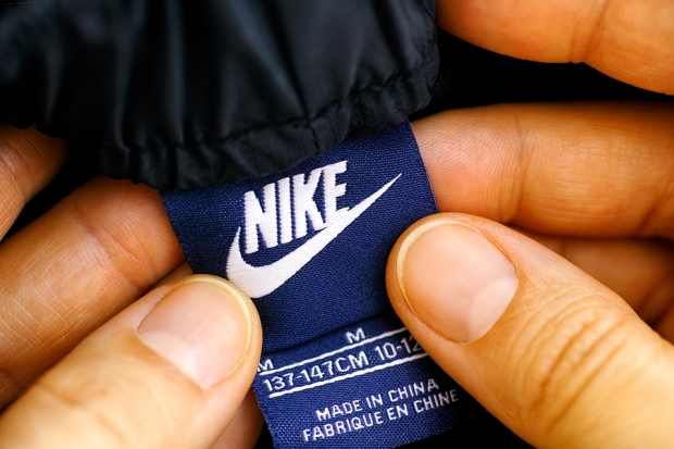 Apple & Nike Bounce on China Tariff News: A Closer Look