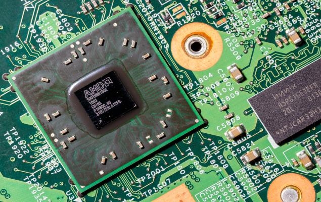 AMD's AI Chips Gain Ground in Data Centers: A Sign for More Upside?