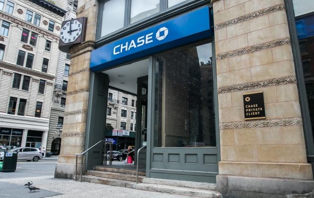 JPM Expanding Footprint to Serve Affluent Clients: Buy, Sell or Hold?