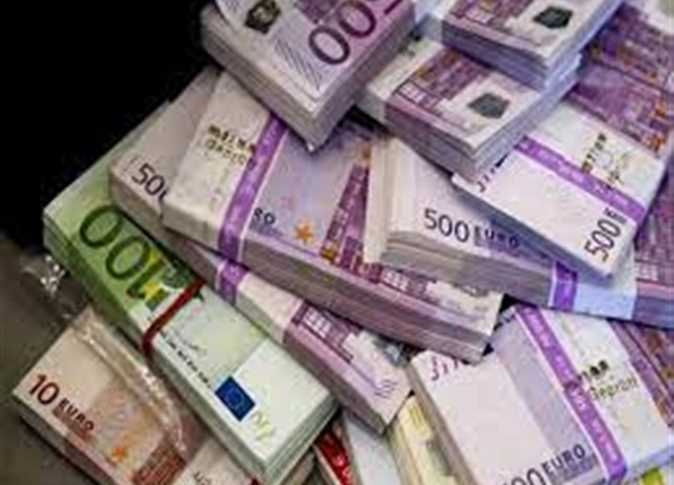 في عطلة البنوك.. سعر الدولار الآن أمام الجنيه والعملات العربية والأجنبية الجمعة 15 أغسطس 2025