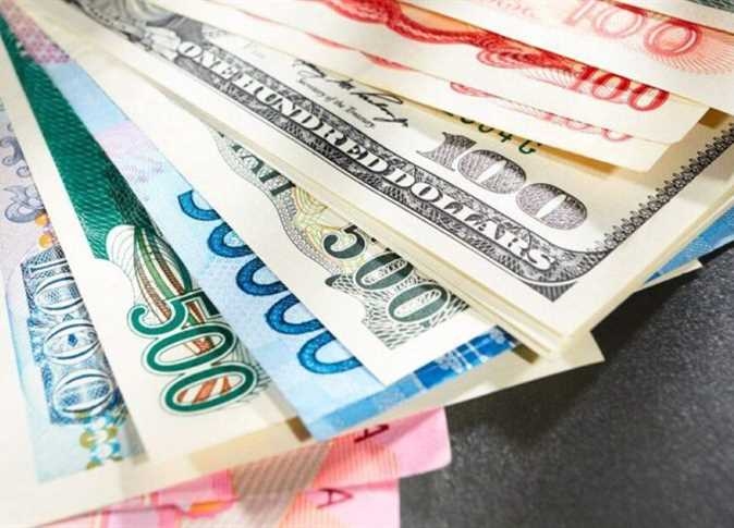 اليورو يتراجع والدولار يرتفع بعد تهديد ترامب بفرض رسوم جمركية بنسبة 30%