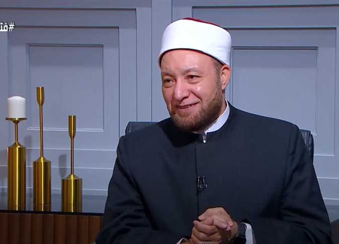 مسألة اختلف فيها العلماء.. حكم ختم القرآن ووهب ثوابه للمتوفى (فيديو)