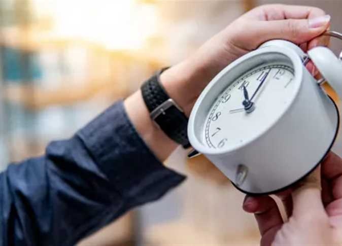 موعد انتهاء العمل التوقيت الصيفي في مصر.. وبدء تطبيق التوقيت الشتوي 2025 «تأخير ساعتك 60 دقيقة»