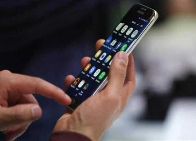 أخصائي نفسي: إفراط الأطفال في استخدام الموبايل يؤدي إلى عدة أمراض نفسية