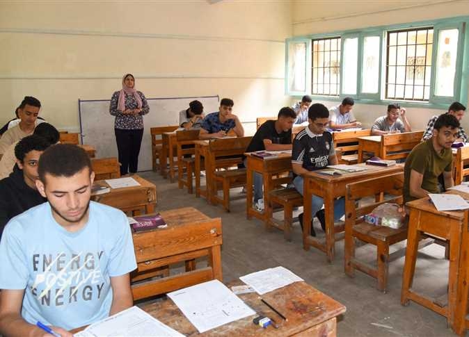 طلاب الثانوية العامة 2025 يؤدون امتحاني الفيزياء والتاريخ غدًا في 2029 لجنة على مستوى الجمهورية