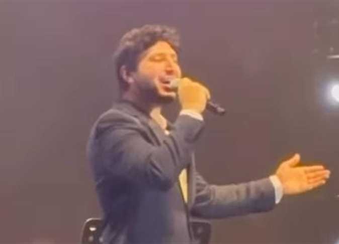 نجل فضل شاكر يغني لوالده في موازين ويدعو له وسط تفاعل الجمهور (فيديو)