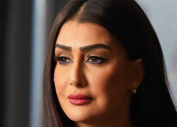 «جبيرة على القدم».. أحدث ظهور لـ غادة عبدالرازق من الساحل الشمالي (صور)