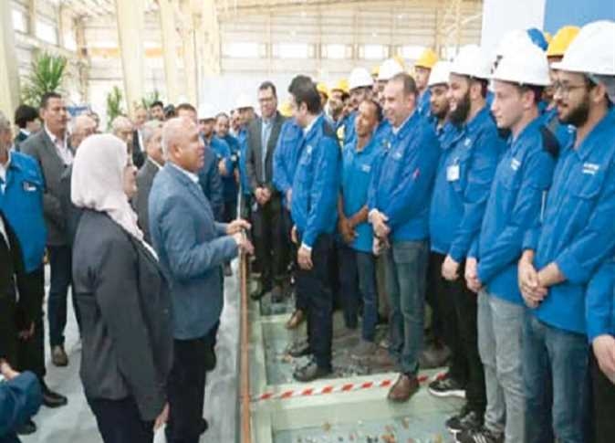 «الوزير» يتفقد مصانع ويفتتح مشروعات إنتاجية بالمنوفية