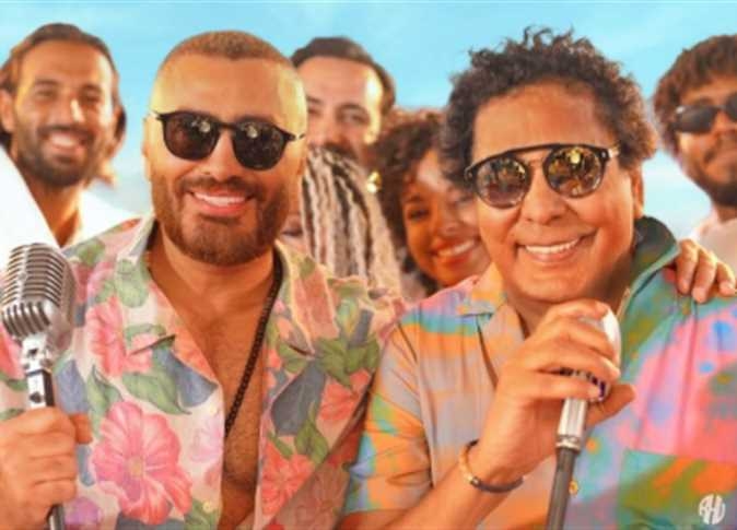 «الذوق العالي».. محمد منير وتامر حسني يشعلان الصيف بديو غنائي (تعرف على كلماتها)
