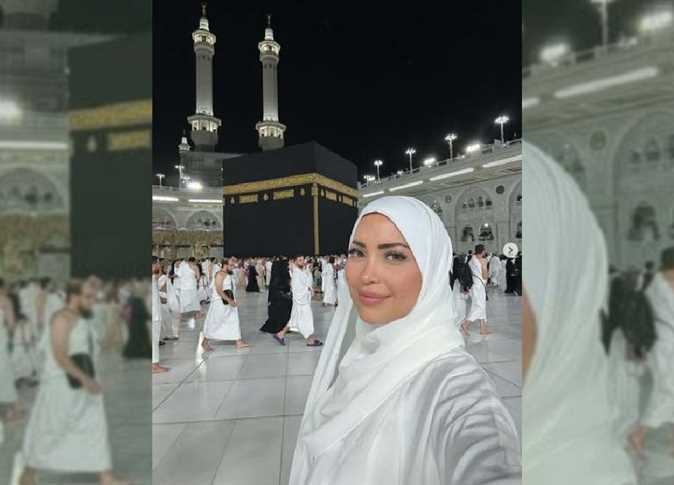 نسرين طافش ترد على منتقدي أدائها العمرة: «جهل ولا إنسانية» (فيديو)