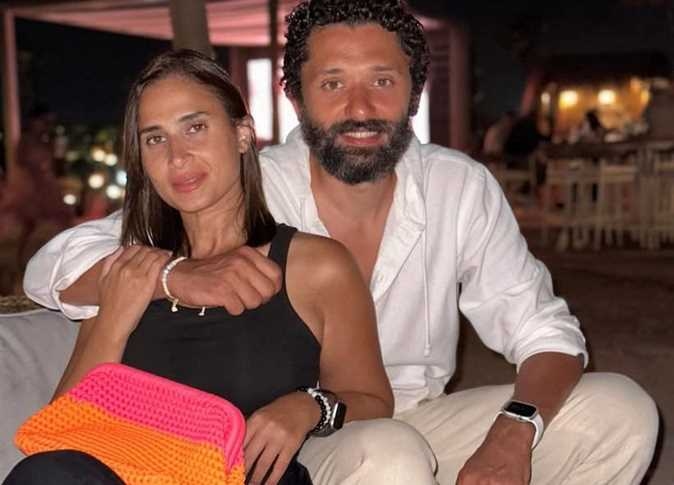 طلاق كريم محمود عبدالعزيز بعد زواج 14 سنة.. ياسمين عز: «مينفعش يدافع عن نفسه»