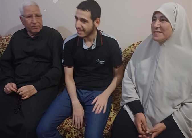 «رفع اسم بني سويف».. يوسف يحصد المركز الأول في شعبة العلمي على الجمهورية بـ319 درجة