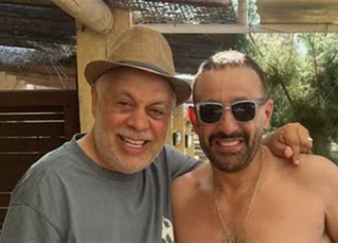 أشرف زكي ينشر صورة مع أحمد السقا ويعلق: «أنا والغالي نجم النجوم»