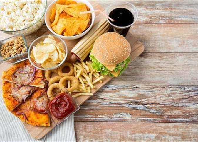 موجودة في كل منزل.. أطعمة تزيد من خطر الإصابة بأمراض تهدد حياتك
