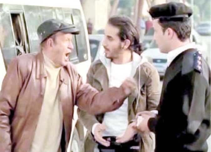 لطفي لبيب يكشف سر مشاركته بفيلم «عسل أسود» بدلًا من محمد شرف