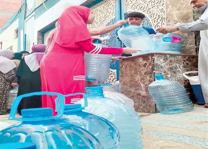 منيل شيحة تغرق في الظلام لـ3 أيام.. والأهالي: «لا مياه ولا كهرباء»