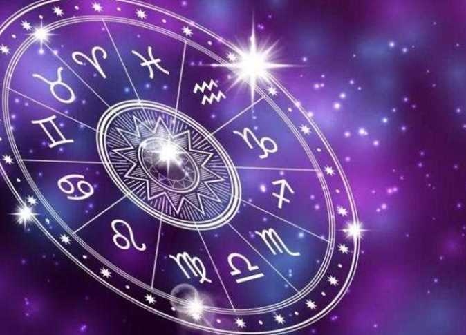 حظك اليوم الجمعة 15 أغسطس 2025.. توقعات مهنية وعاطفية وصحية لكل برج