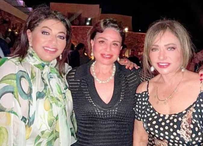 إلهام شاهين رفقة هالة صدقي وليلى علوي في الساحل: «باحب أصحابي جدًا»