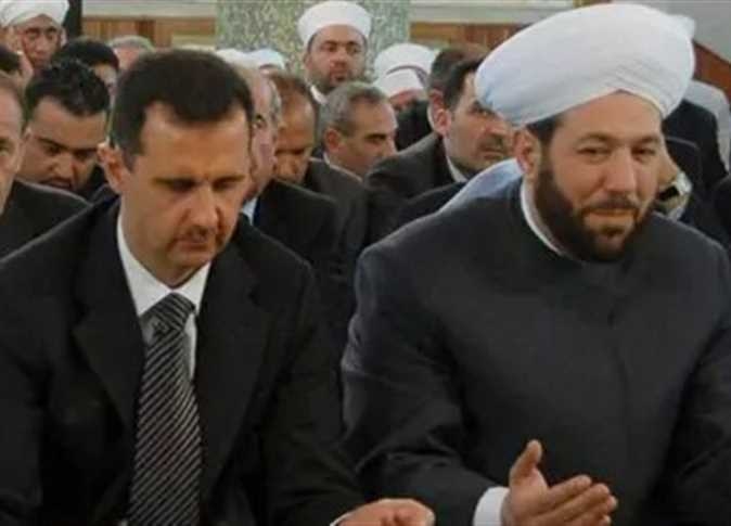 «العدل السورية» تنشر أول فيديو لاستجواب المفتي السابق وابن خالة بشار الأسد