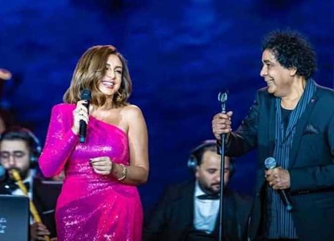 ادعولهم.. تطورات الحالة الصحية لـ محمد منير وأنغام (فيديو)