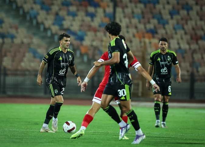 «مبيعرفش يعمل أوفر!».. بيبو يدافع عن نجم النادي الأهلي (فيديو)