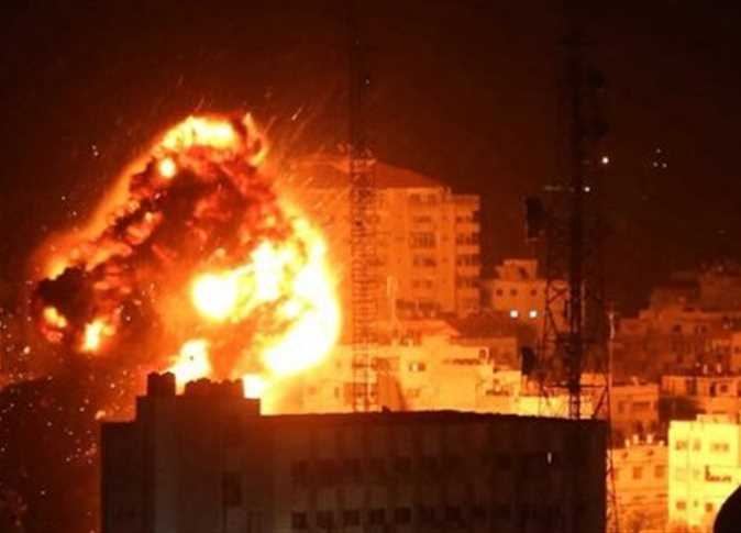 قصف إسرائيلي مكثف يستهدف مناطق جنوب حي الزيتون بغزة