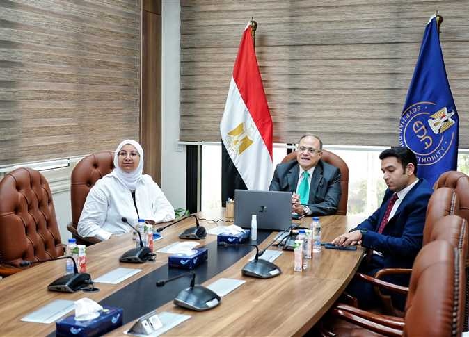 رئيس هيئة الدواء يبحث مع سفيري مصر برواندا وجنوب السودان سبل تعزيز التعاون الدوائي المشترك