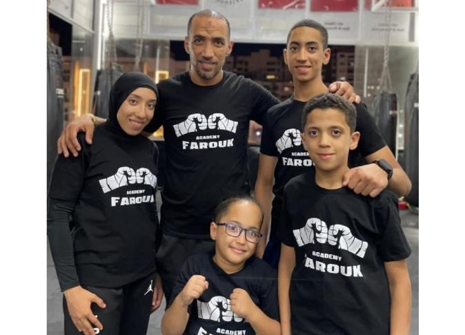 «ابن الوز عوام».. أبطال العالم في «الكيك بوكسينج» أسرة بورسعيدية تحصد المراكز الأولى